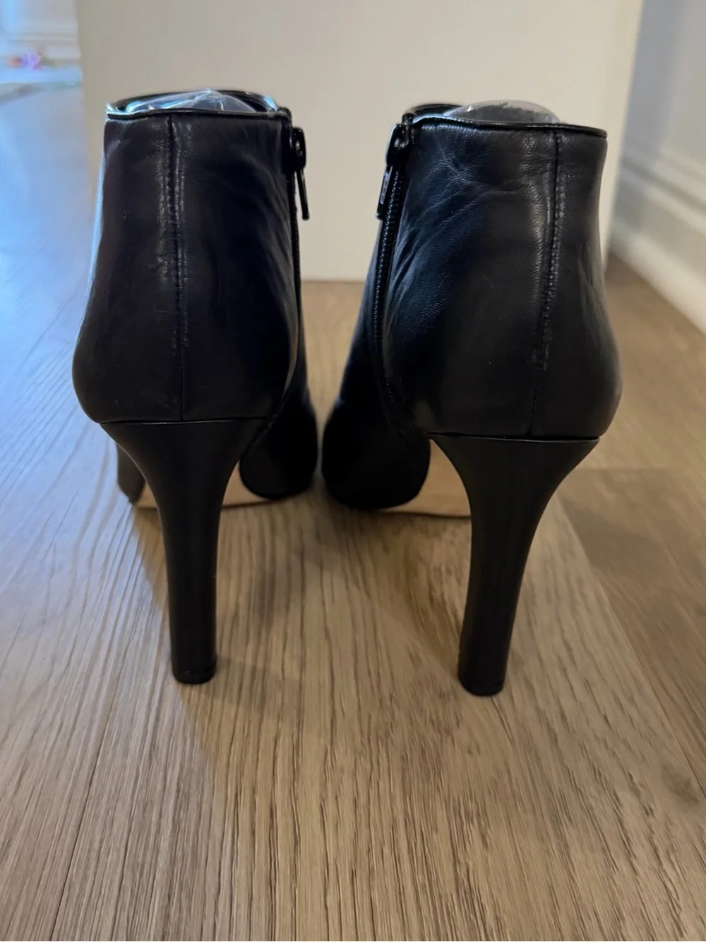 ANTONIO MELANI Nice Black Leather Stiletto Ankle Booties Suoer Comfy Size 9 M